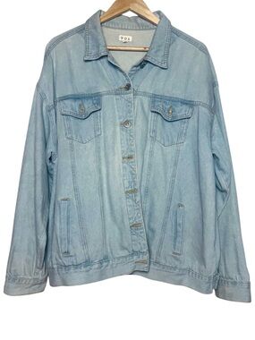 POL Light Wash Denim Jacket Size Large